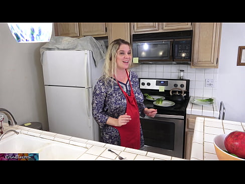 ❤️ Stepmom Mëllech him an der Kichen virun sengem Datum ❤️ Sex op lb.wassell.ru ❌