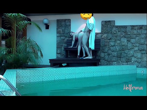 ❤️ Boss invitéiert Déngschtmeedchen an de Pool, mee konnt net engem waarm widderstoen ❤️  Sex op lb.wassell.ru ❌